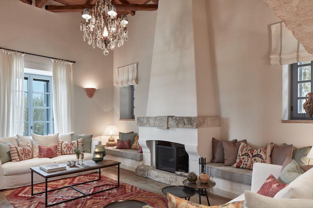 costa-navarino-residences_peloponnes-griechenland-wohnzimmer-decohome.de_