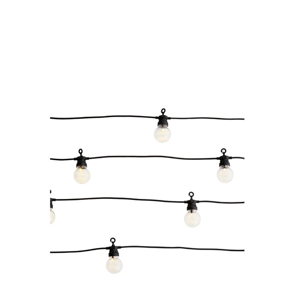 sommerfest-einfache-dekoideen-outdoor-lichterkette-madamstolz-decohome.de_