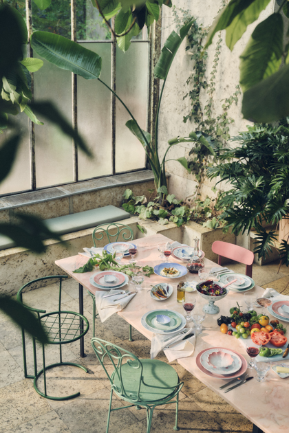 Tischdeko Fruehling Ostern Royal Copenhagen In Living Colour 2 Iris Plate 27cm 22cm Curl Dish 16cm Shell Dish 10cm Bowl Petal Border 25cm GFP Plate 27cm 22cm Bowl on Foot A decohome.de