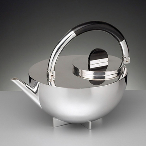 frauen-am-bauhaus-buchtipp-tectnolumen-marianne-brandt-teekanne-decohome.de_