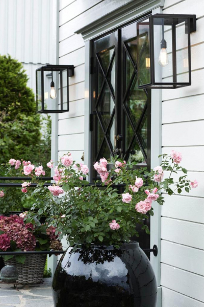 davey-lighting-portico-wall-light-weathered-brass-7656-br-we-cl-outdoor-lighting-lifestyle-portrait