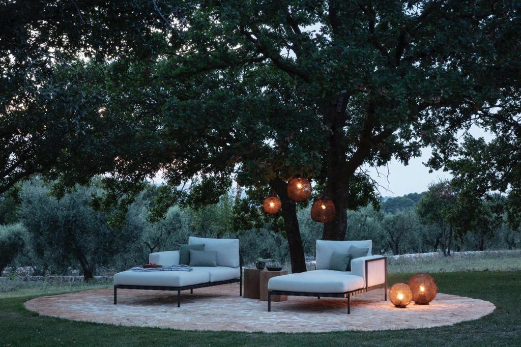 mme-cachet_mme-latoque-hanging