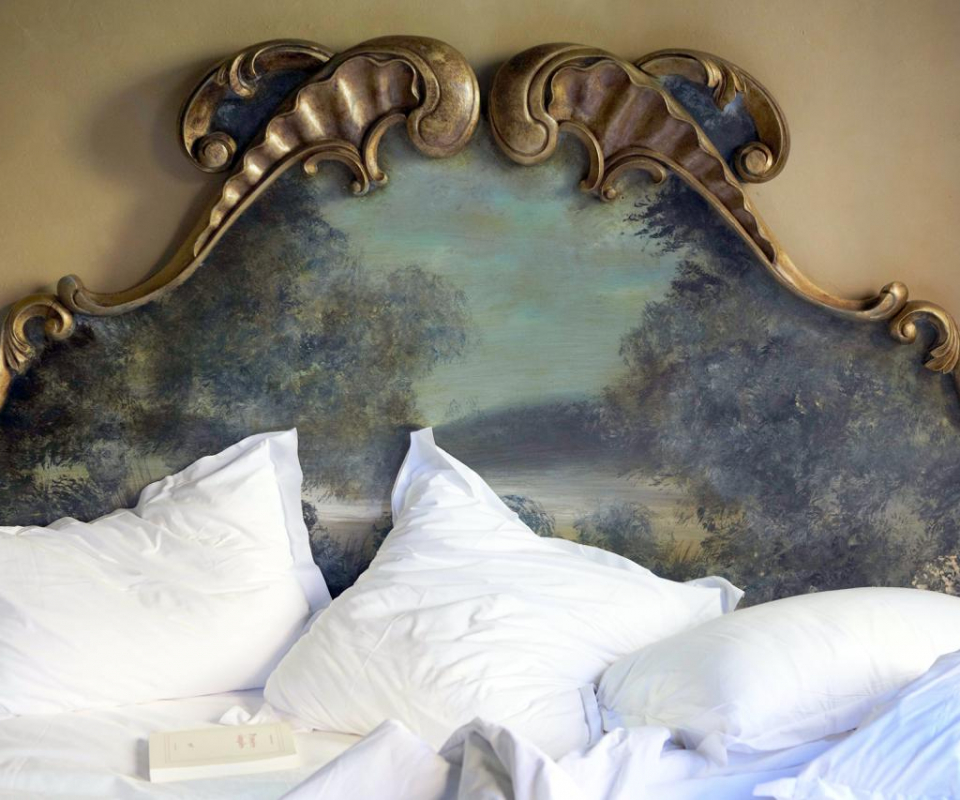 citytrip-lyon-hotel-cour-des-loges-bett-kopfteil