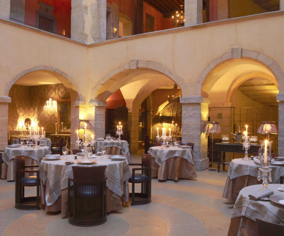 citytrip-lyon-hotel-cour-des-loges-salles-de-manger