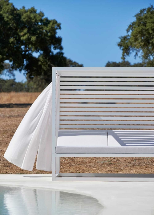 sonnenschutz-gandia-blasco-2019-daybed-lamas-fijas-con-cortinas-decohome.de_