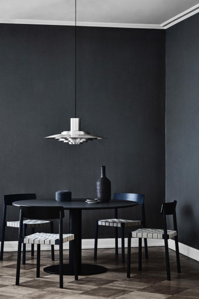 wandgestaltung-schwarz-wand-schwarz-streichen-esszimmer-andtradition-decohome.de_