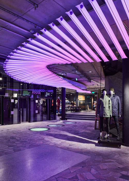 ingo-maurer-blowmeup_sportschuster_munich-decohome.de_