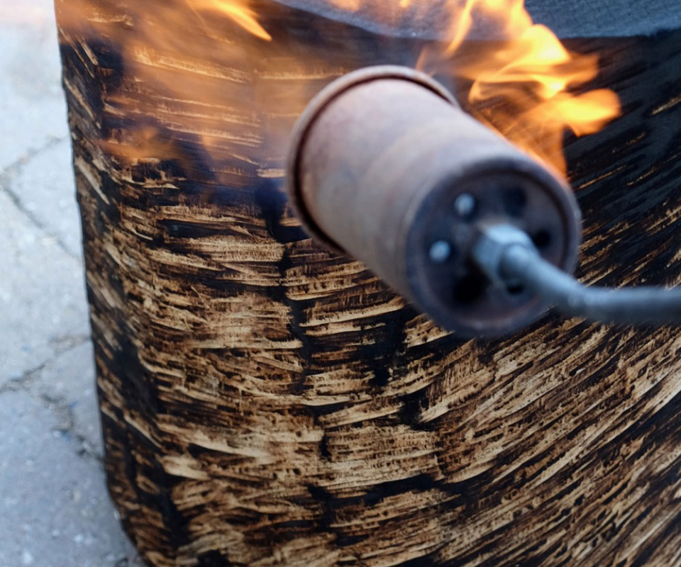 handwerk-suedtirol-riccardo-monte-charring-process-decohome.de_