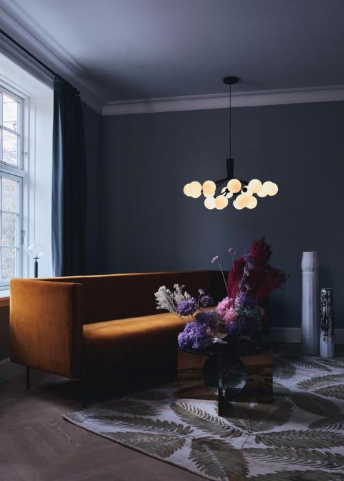 lampen-wand-stehlampen-tischlampen-licht-decohome.de_20181113nuura_apiales-18_satin-black-finish_opal-white-glass_lifestyle_1-kopie0057