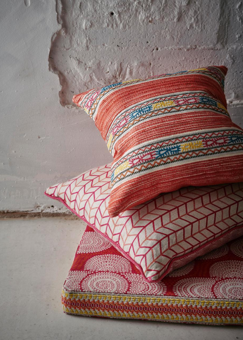 rot-einrichten-stoffe-trend-decohome.de-christopher-farr-cloth