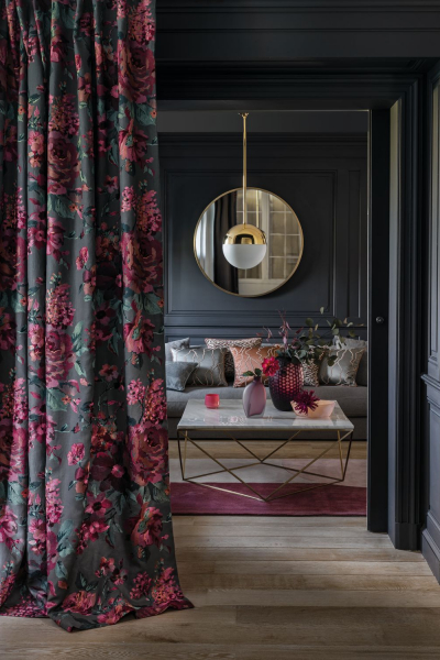 wandgestaltung-schwarze-wand-wohnzimmer-decohome.de-casamance-kew-park