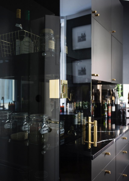 skandinavisch-einrichten-kueche-schwarz-louise_hjort_decohome.de_