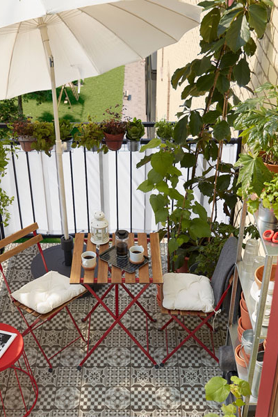 balkonboden-terassenboden-gestalten-decohome.de-ideen-klickfliese-mosaik-ikea