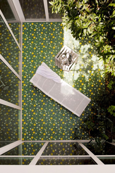 balkonboden-terassenboden-gestalten-decohome.de-ideen-mosaik-bisazza