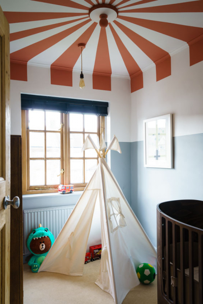 zimmerdecke-gestalten-tapezieren-streichen-ingostein-farrowandball-decohome