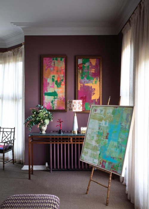 susi-bellamy-wohngeschichte-homestory-designerin-decohome-paul-raeside-lila-wand