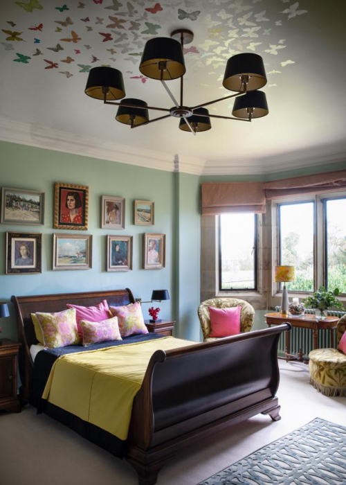 susi-bellamy-wohngeschichte-homestory-designerin-decohome-paul-raeside-tapezierte-decke