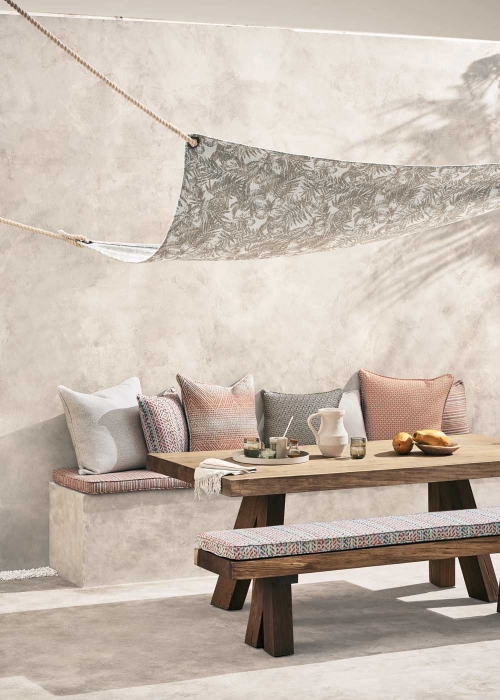 outdoorstoffe-_romo_outdoor_sail-dining_main_decohome
