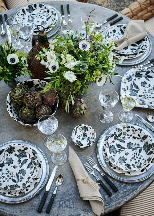 tischdeko-sommer-decohomede-blumen-geschirr-ralphlaurenhome