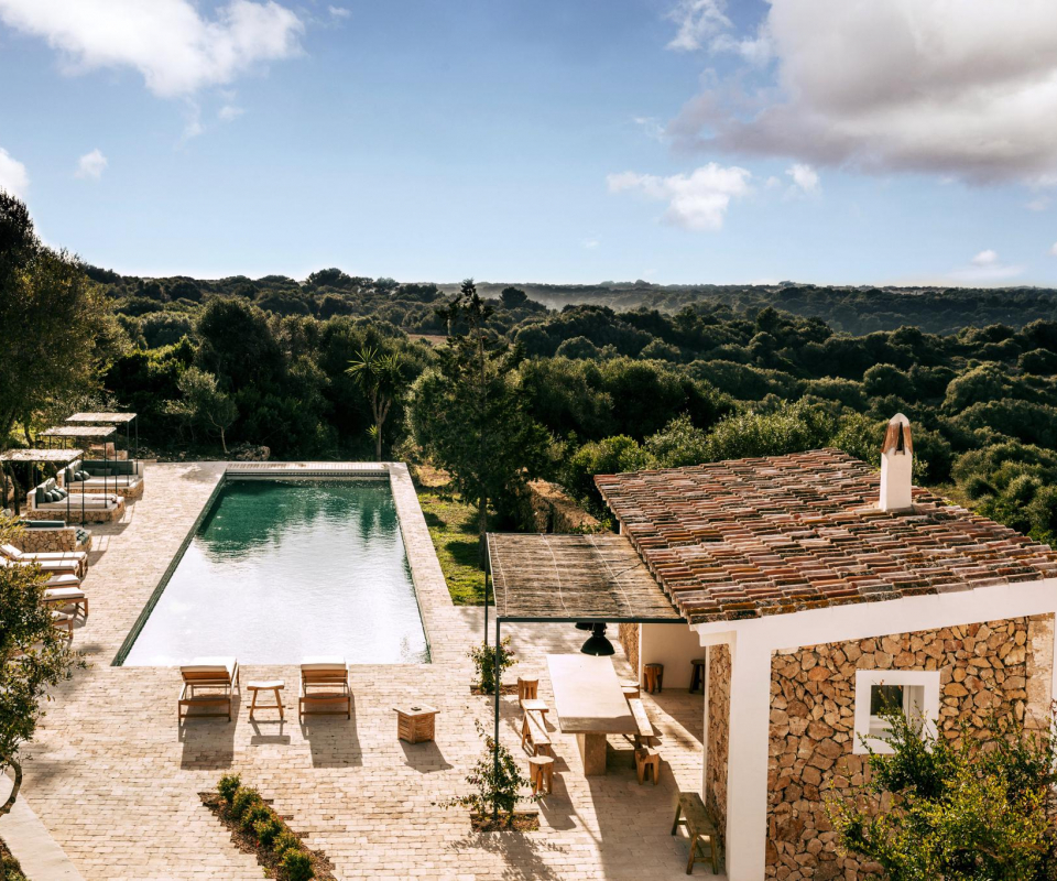 ferienhaus-auf-menorca-es-bec-d-aguila-decohomede-aussenansicht