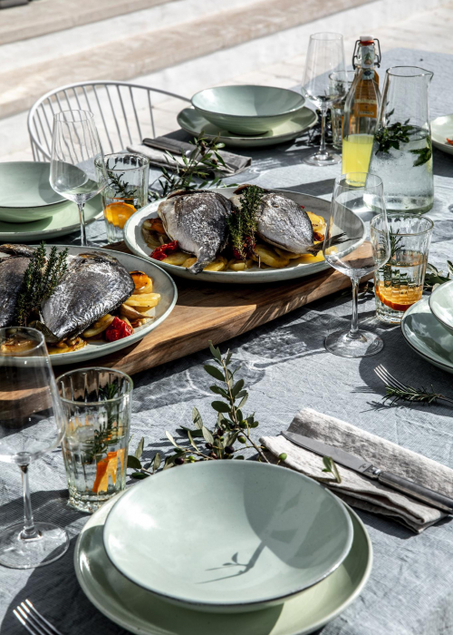 ferienhaus-auf-menorca-es-bec-d-aguila-decohomede-gedeckter-tisch