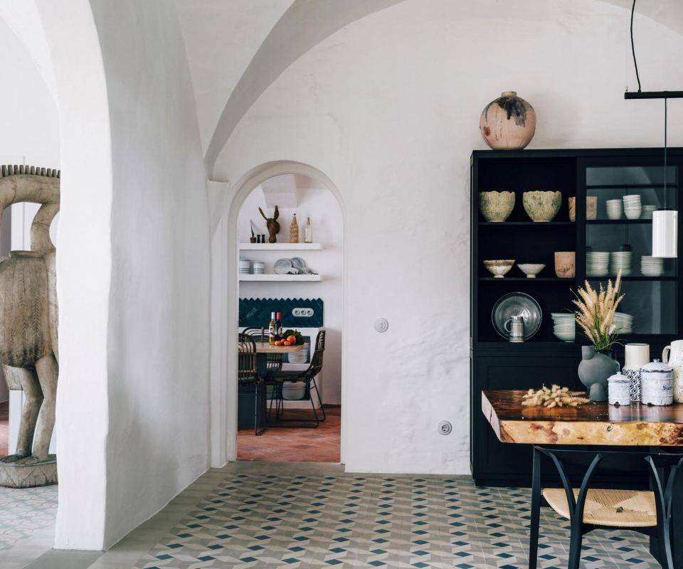 ferienhaus-auf-menorca-es-bec-d-aguila-decohomede-kueche-fliesen