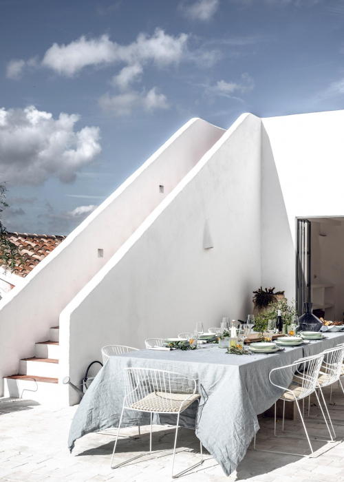 ferienhaus-auf-menorca-es-bec-d-aguila-decohomede-sommertisch