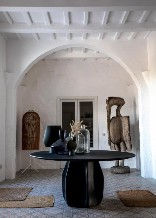 ferienhaus-auf-menorca-es-bec-d-aguila-decohomede-wohnzimmer-flur