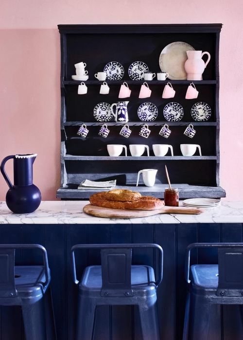 wandgestaltung-rosa-wand-streichen-decohome.de-annie-sloan