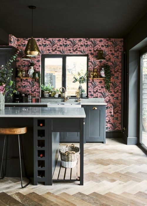 wandgestaltung-rosa-wand-streichen-decohome.de-vicki-scotton