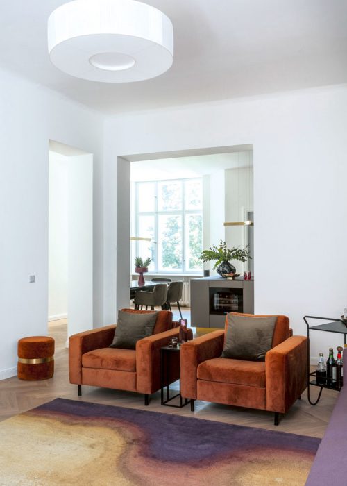 antonius-schimmelbusch-wohngeschichte-homestory-berlon-wohnzimmer-orange-sessel-decohome