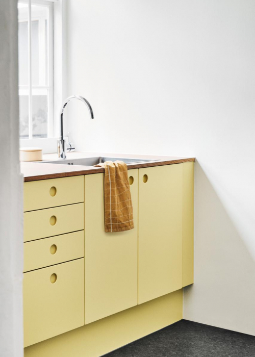 pantone-2021-color-of-the-year-farbe-des-jahres-ultimate-grey-illuminating-decohome.de-reform-kueche