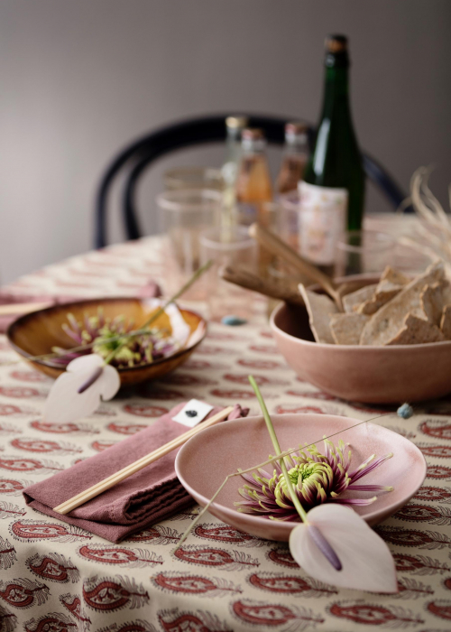 tischdeko-festtage-weihnachten-silvester-decohome.de-blumen-tisch-bungalow