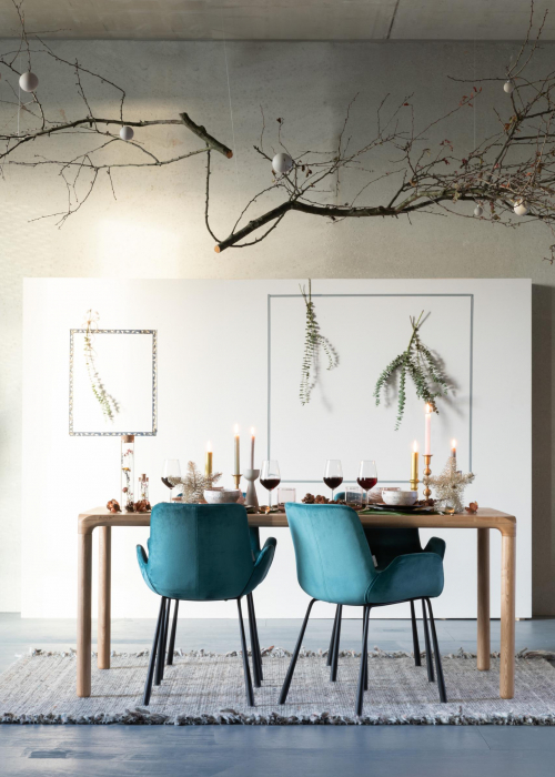 tischdeko-festtage-weihnachten-silvester-decohome.de-blumen-ueber-tisch-zuiver