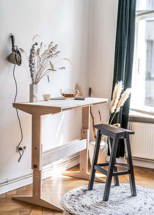 home-office-platzsparende-ideen-decohome.de-frau-caze_bock-stehtisch