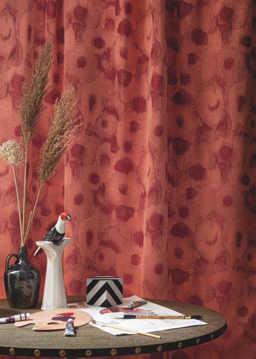 rubelli-textilkollektion-2021_di-varia-natura-abstrakt-rot-stoff-decohomede-1