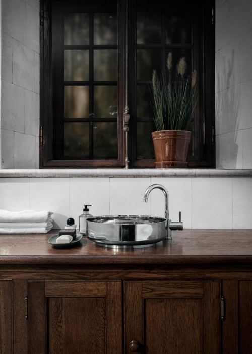 waschplatz-modern-gestalten-waschbecken-decohome.de-superfront-hallwyl-house-supersink-steel-photo-peter-alendahl