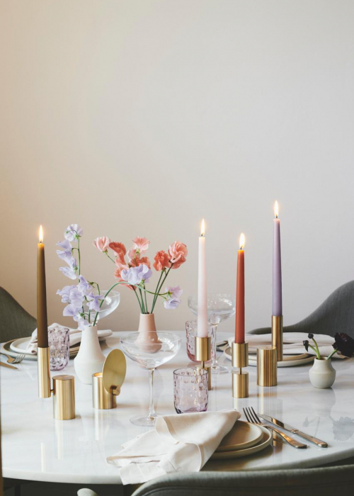 gedeckter tisch kerzenhalter gold blumen