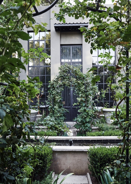 schwarze-waende-wohnen-suedafrike-anli-jones-christian-van-der-walt-dechome-20190115bureaux_house_vd_walt_512284