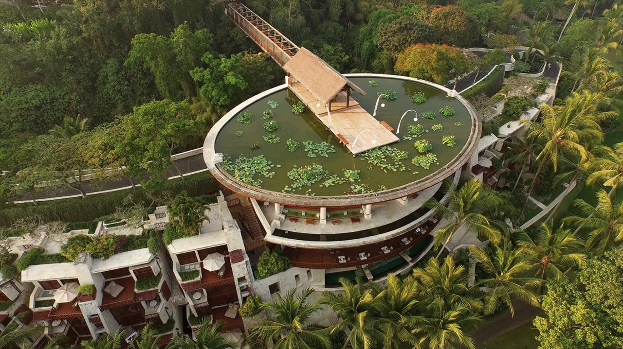 Exotischer Seerosenteich Four Seasons Bali decohome.de