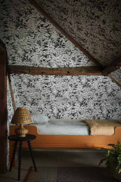 Wandgestaltung mit dunklen Farben Gruen streichen Tapete Forest Little Greene decohome.de 2