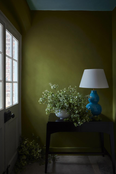 Wandgestaltung mit dunklen Farben Gruen streichen Tapete Forest Little Greene decohome.de 5