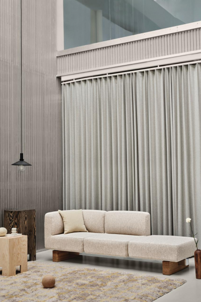 Textile Wandgestaltung Vorhang statt Wandfarbe decohome.de BlaStation 20220311 3483