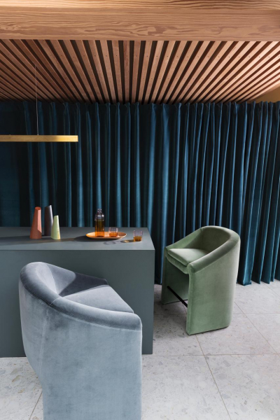 Textile Wandgestaltung Vorhang statt Wandfarbe decohome.de Kirkby Design Ice 3