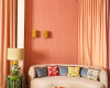 Textile Wandgestaltung Vorhang statt Wandfarbe decohome.de LauraGonzales 20220330 0523