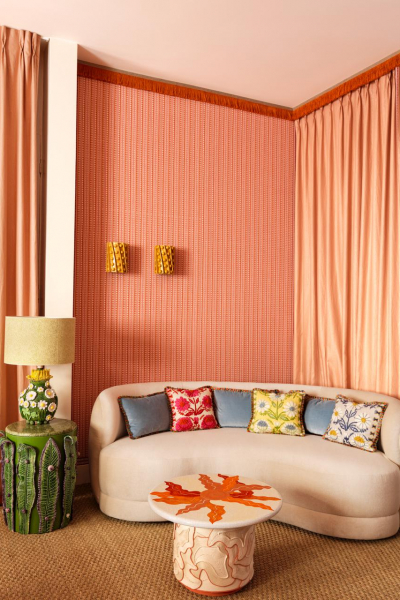 Textile Wandgestaltung Vorhang statt Wandfarbe decohome.de LauraGonzales 20220330 0523