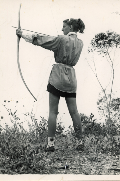 Lucia Eames practicing archery in the meadow of the Eames House site early 1940s. Photo by Charles Eames. ©2010 Eames Office LLC decohome.de