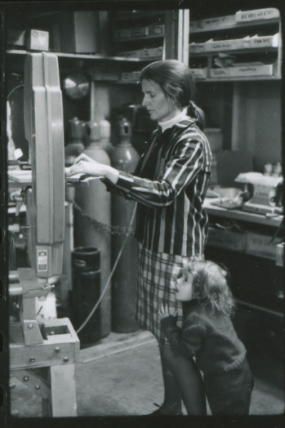 Lucia Eames working at her bandsaw in her San Francisco studio with daughter Llisa Demetrios at her side c. 1968. Photo © 2022 Eames Office LLC dba Lucia Eames Archives decohome.de