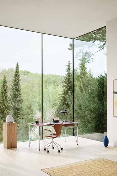 designklassiker schreibtisch stuhl moderne architektur Fritz Hansen AJ Desk decohome.de