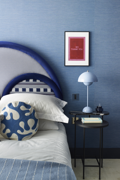 schlafzimmer blaue wand bett kopfteil halbrund Owl design46 decohome